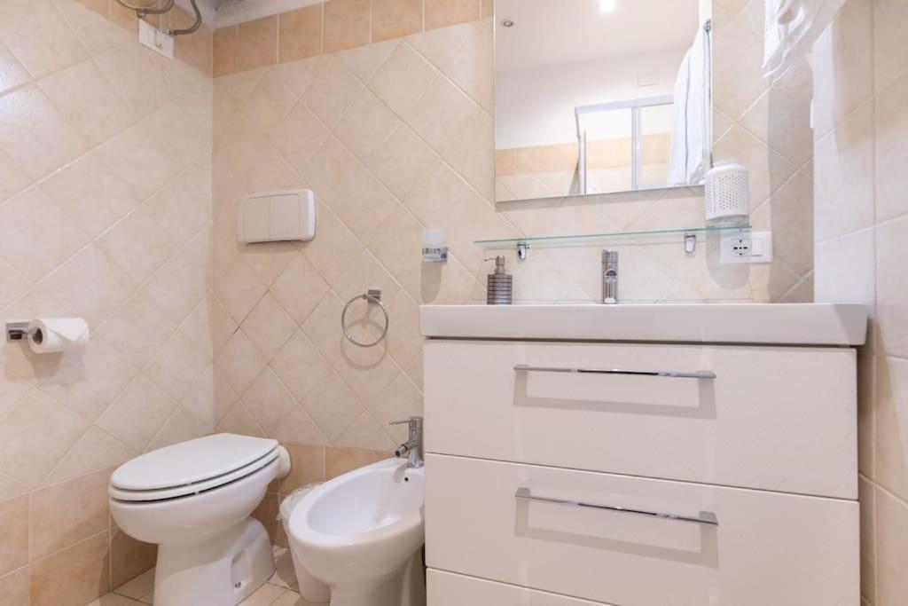 Private Suite In A Guest House With Private Bathroom N3 โรม ภายนอก รูปภาพ