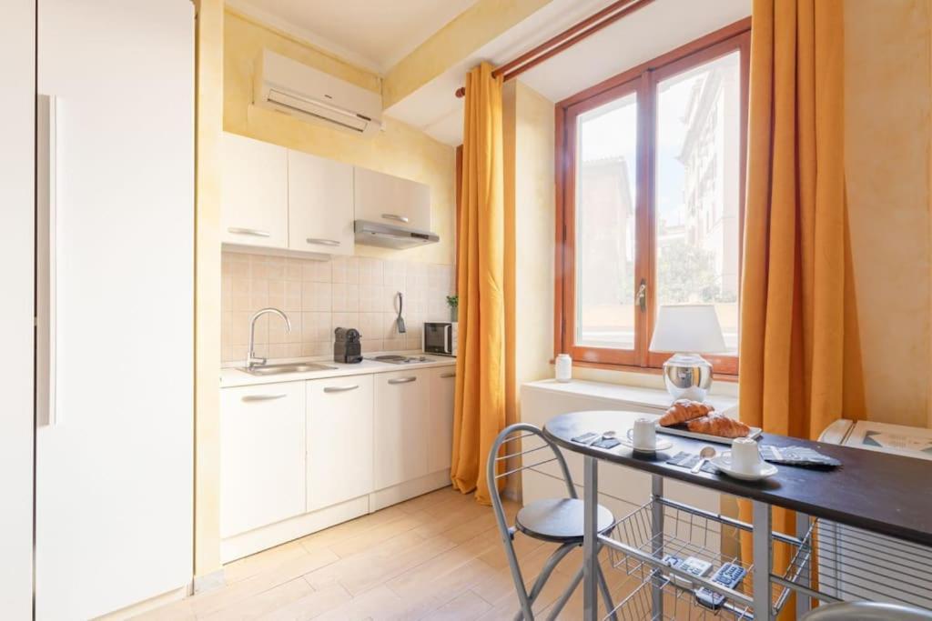 Private Suite In A Guest House With Private Bathroom N3 โรม ภายนอก รูปภาพ
